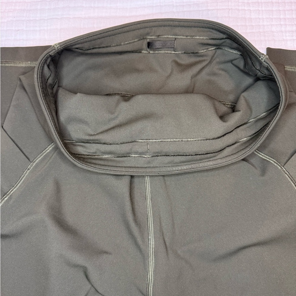 Lululemon Athletica Olive Green Leggings, side pockets and zip back pockets - Picture 13 of 16